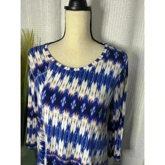 Chicos Zenergy Women’s 1 US M Blue Asymmetrical 3/4 Roll Tab Sleeve Tunic Top - Picture 2 of 11